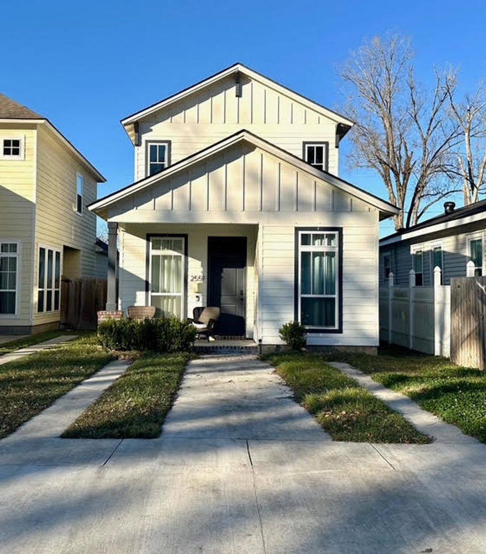 House for rent at 2559 Jura St, Baton Rouge, LA 70806