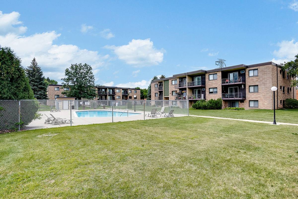 Apartment for rent at 346 Cleveland Ave SW, Saint Paul, MN 55112