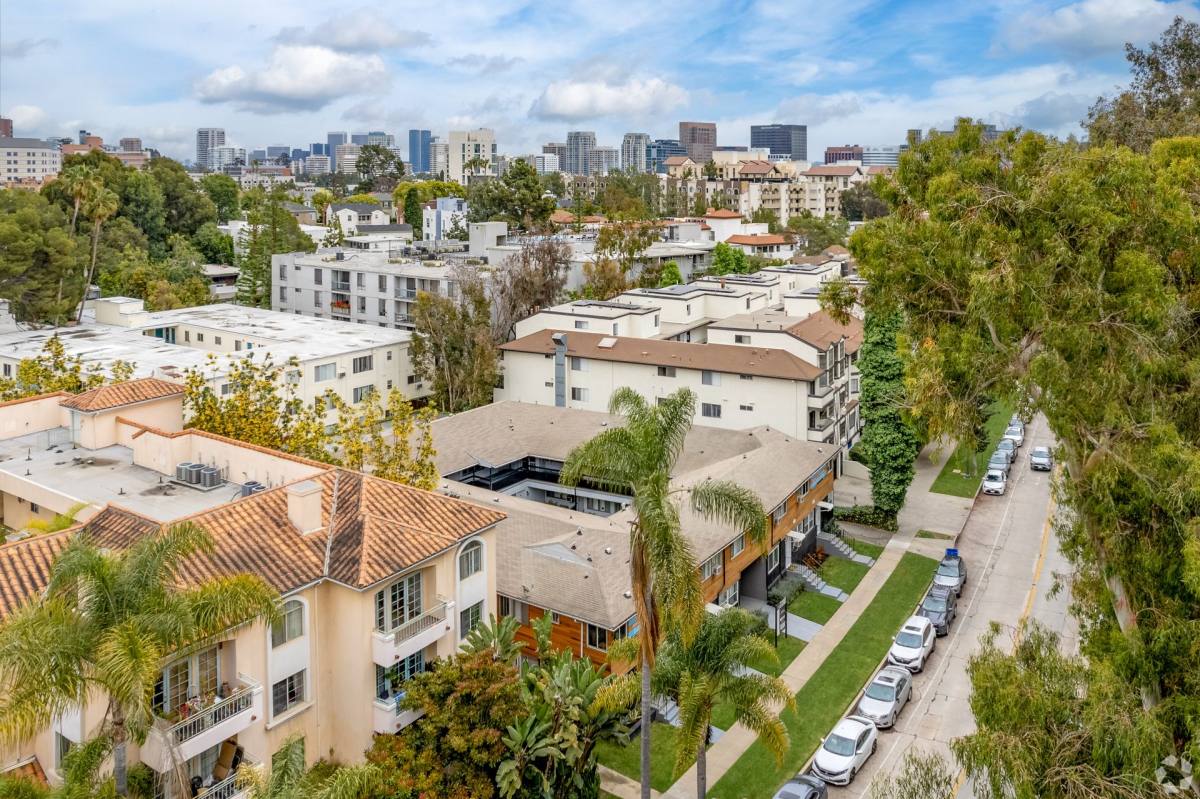 Apartment for rent at 652 Veteran Ave, Los Angeles, CA 90024