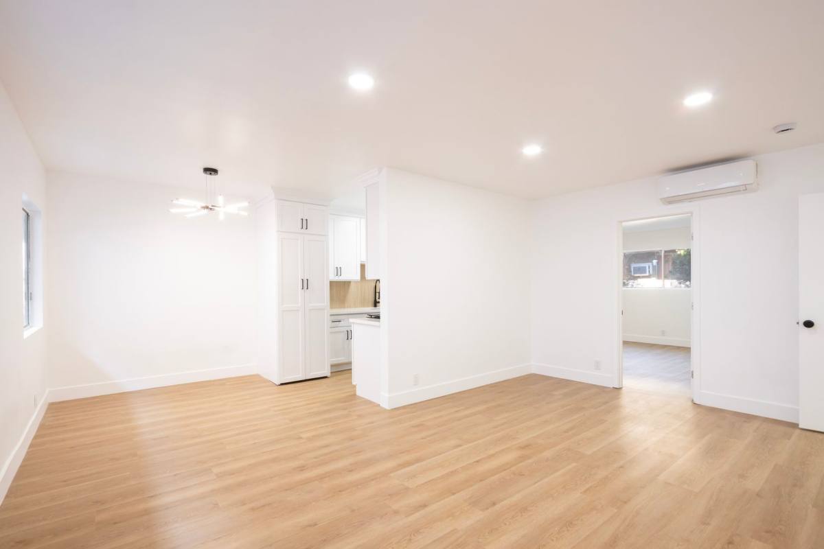 Apartment for rent at 926 N Hudson Ave, Los Angeles, CA 90048