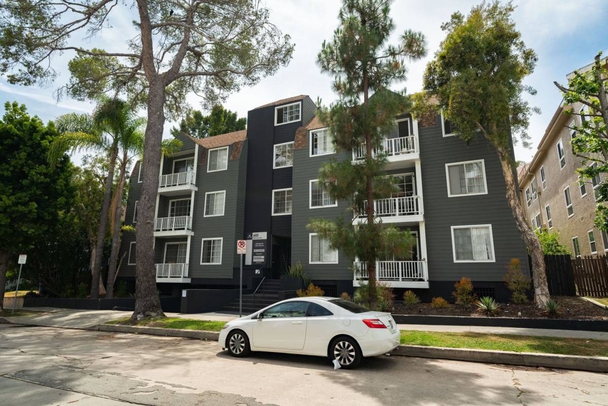 Apartment for rent at 685 Kelton Ave, Los Angeles, CA 90024