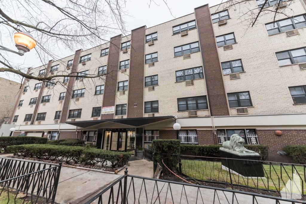 Apartment for rent at 450 W Aldine #317, Chicago, IL 60657