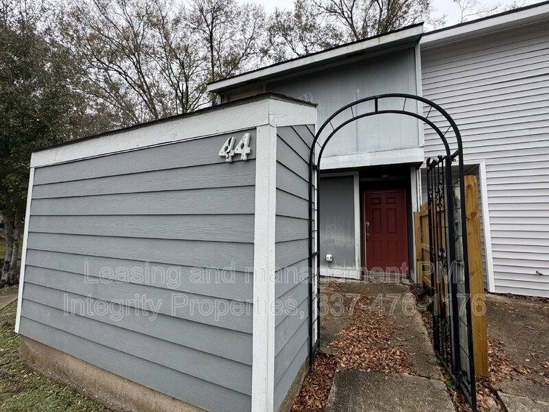 Townhouse for rent at 44 Phlox Dr, Lafayette, LA 70507