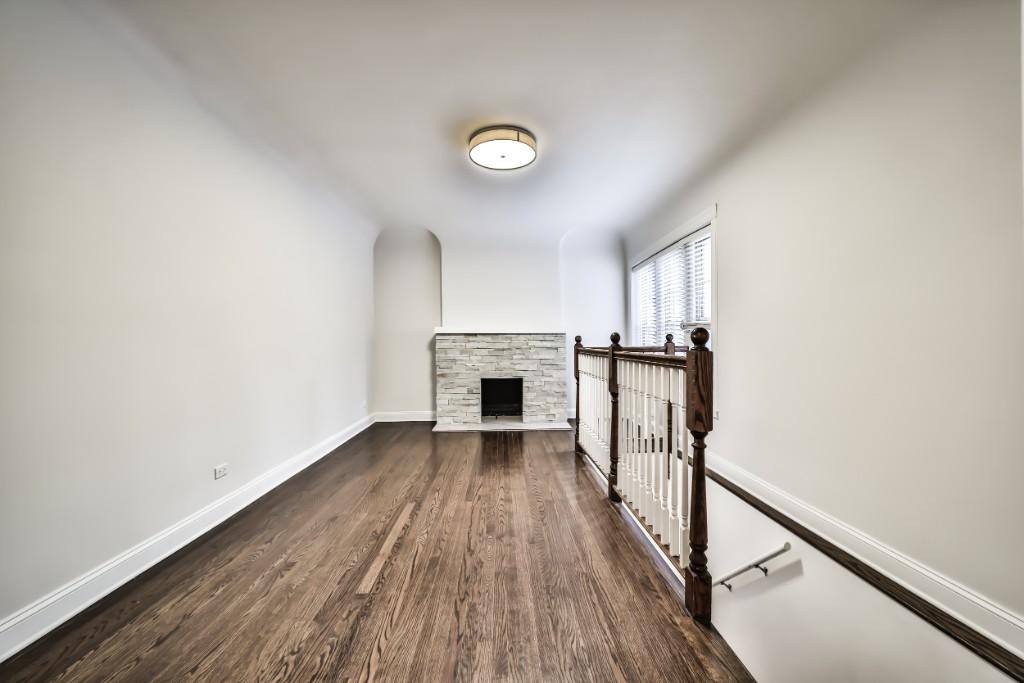 Apartment for rent at 734 W Waveland Ave #1N, Chicago, IL 60613