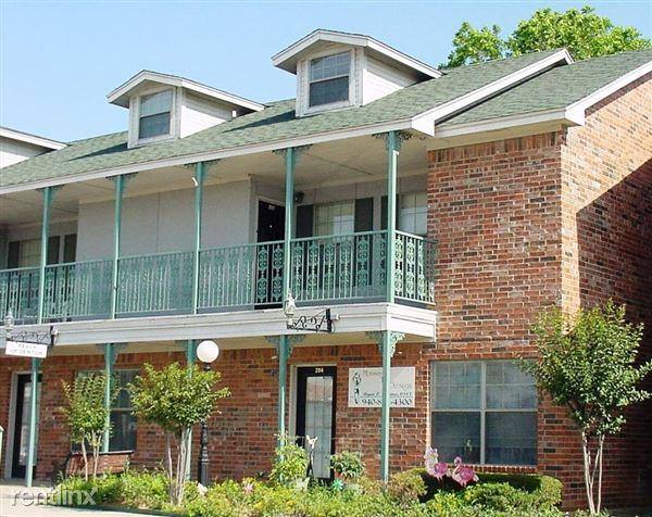 Apartment for rent at 405 S Elm St #VERSAILLES, Denton, TX 76201