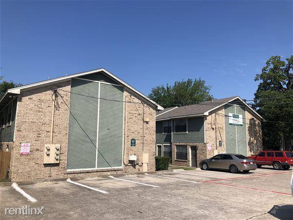 Townhouse for rent at 100 Ave D #6, Denton, TX 76201