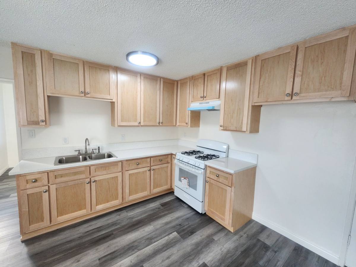 Apartment for rent at 10309 Inglewood Ave, Inglewood, CA 90304