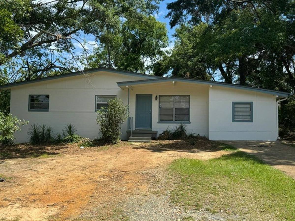 Apartment for rent at 1818 Atkamire Dr, Tallahassee, FL 32304
