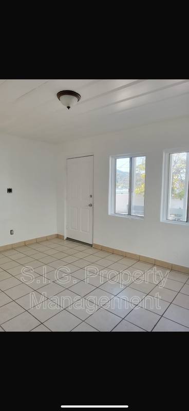 Apartment for rent at 10156 Helendale Ave, Tujunga, CA 91042