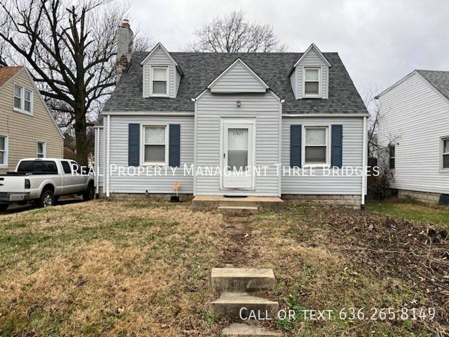 House for rent at 11923 Larimore Rd, Saint Louis, MO 63138