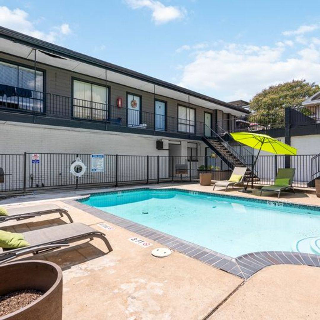 Apartment for rent at 306 Stratford St, Houston, TX 77006