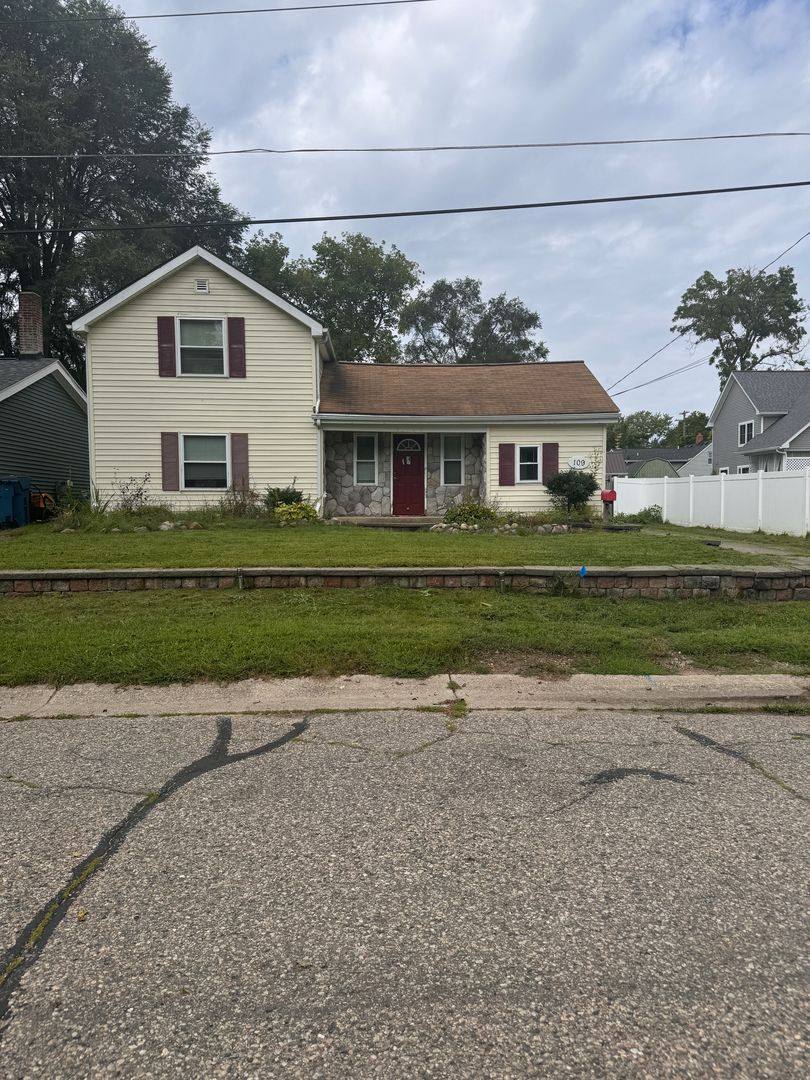 109 2nd St, Holly, MI 48442