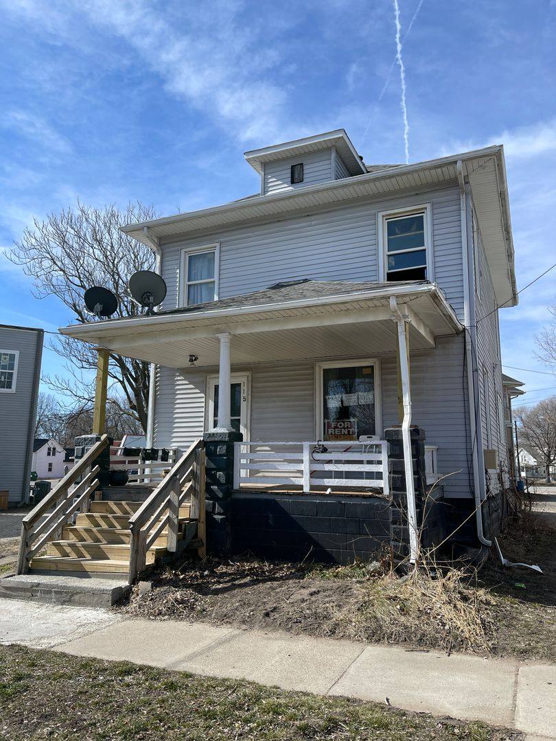 Apartment for rent at 115 Irving St, Waterloo, IA 50703
