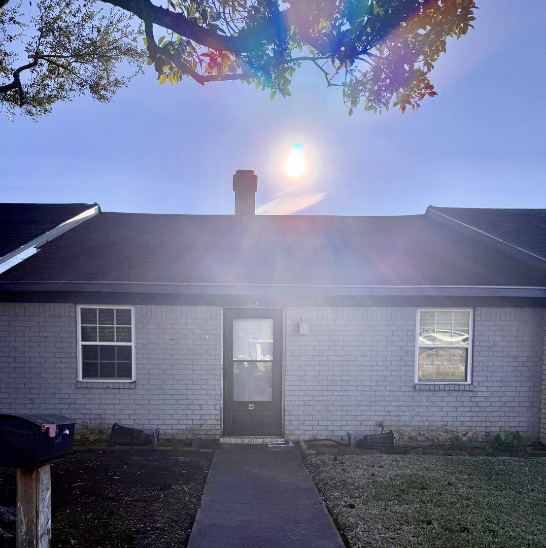 Townhouse for rent at 23 Northshire, Victoria, TX 77904