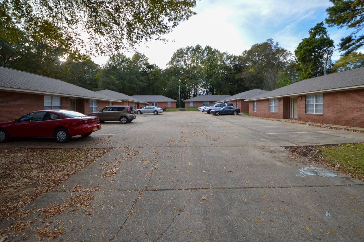 Apartment for rent at 102, 104 Gladney St, Starkville, MS 39759