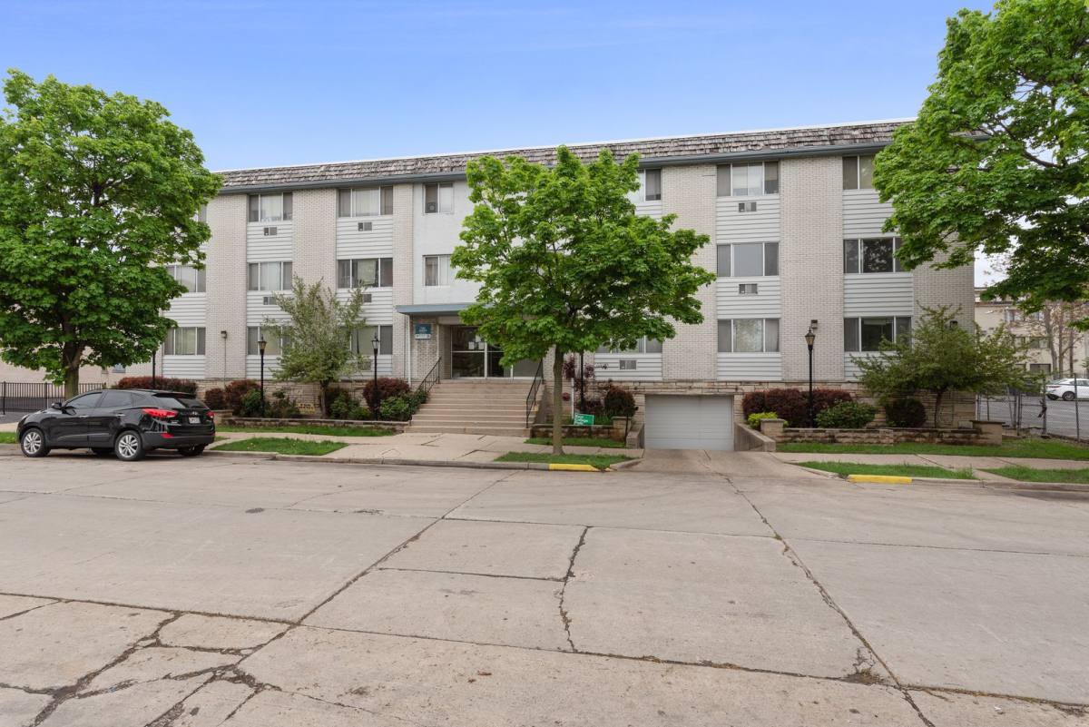 Apartment for rent at 833 N 21st, Milwaukee, WI 53233