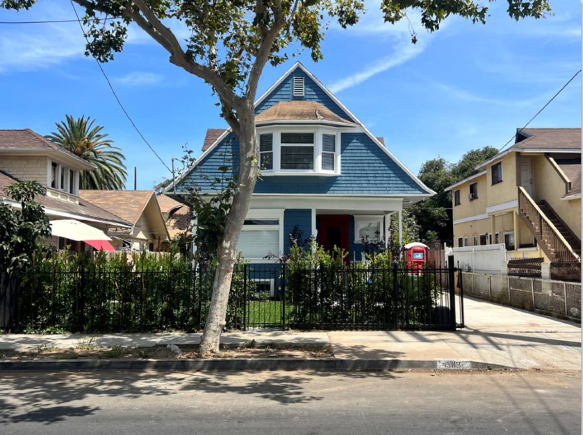 Apartment for rent at 1381 W 23rd St, Los Angeles, CA 90007