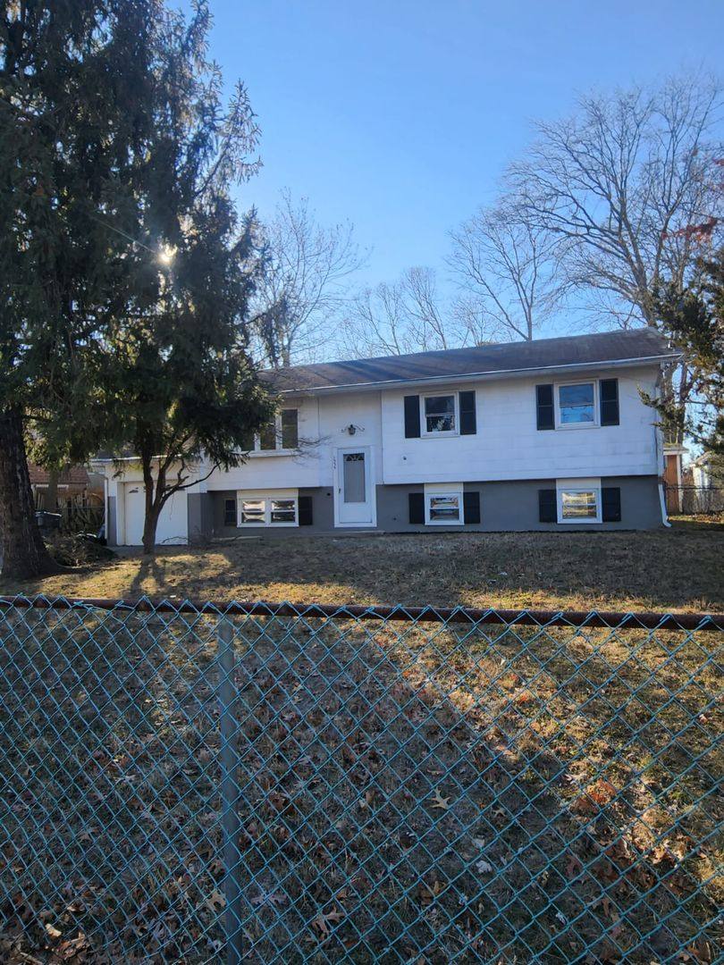House for rent at 1575 Deer Hollow Dr, Toms River, NJ 08753