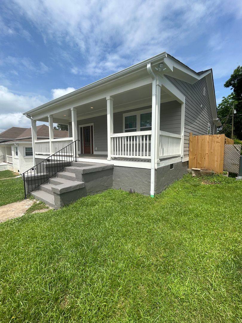 House for rent at 325 N Dean St, Spartanburg, SC 29302