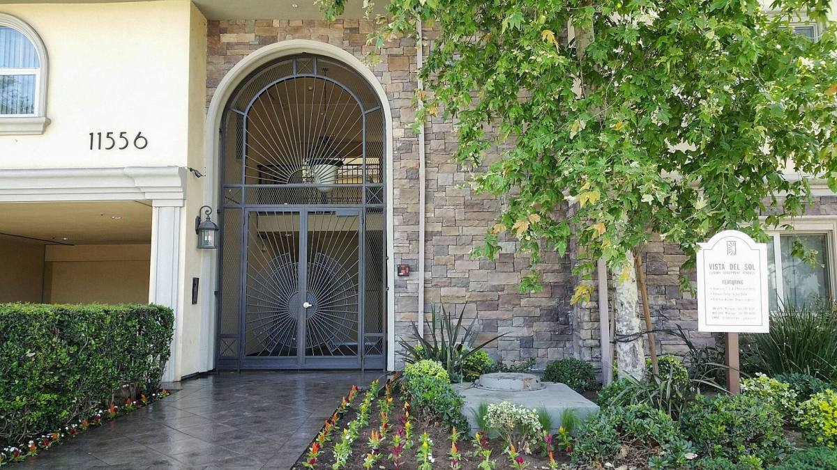 Apartment for rent at 11556 Burbank Blvd, North Hollywood, CA 91601