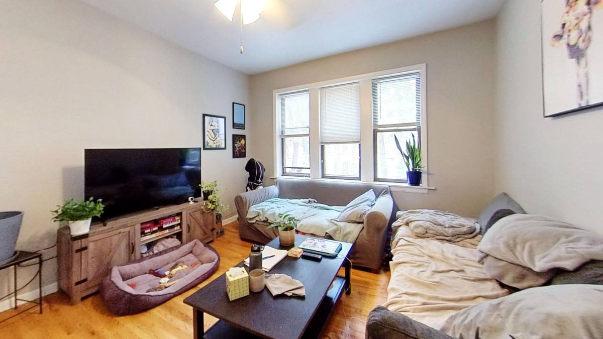 Apartment for rent at 1331 W Addison St, Chicago, IL 60613