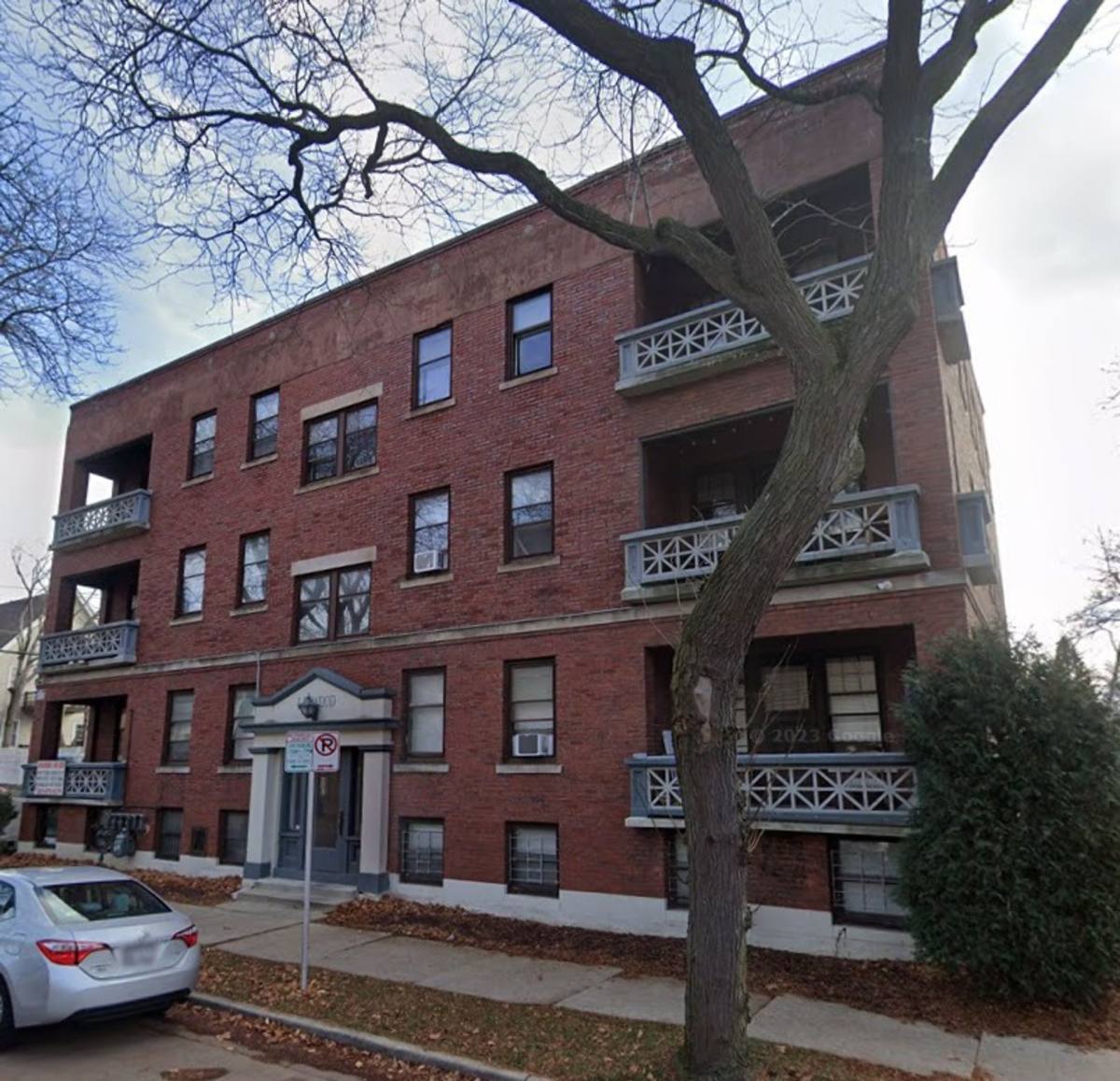 Apartment for rent at 2007 E Linnwood Ave, Milwaukee, WI 53211