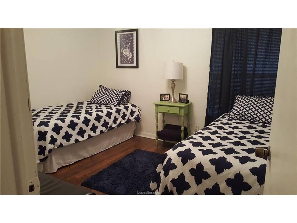 House for rent at 904 University Oaks, College Station, TX 77840