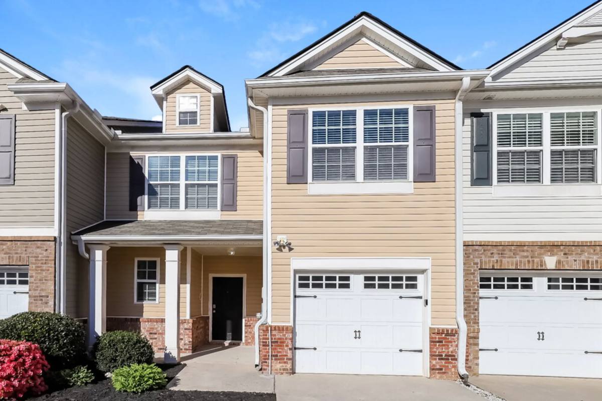 Townhouse for rent at 1222 Bronze Oak Way, Cumming, GA 30040