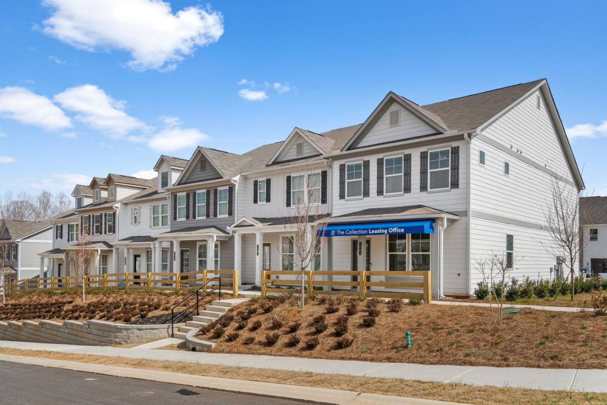Townhouse for rent at 7406 Eaveswell St, Flowery Branch, GA 30542