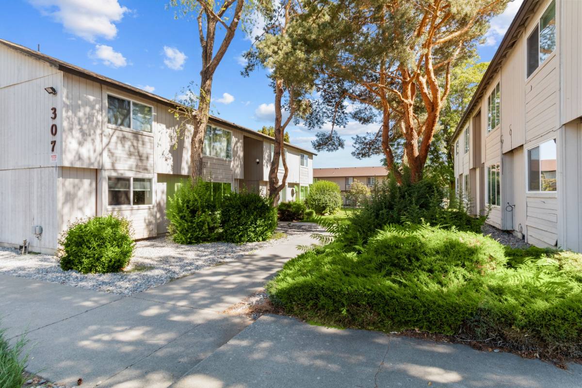 Apartment for rent at 325 S Johnson St, Kennewick, WA 99336