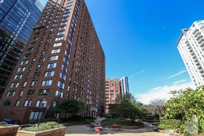 Townhouse for rent at 320 W Illinois St #1202, Chicago, IL 60654