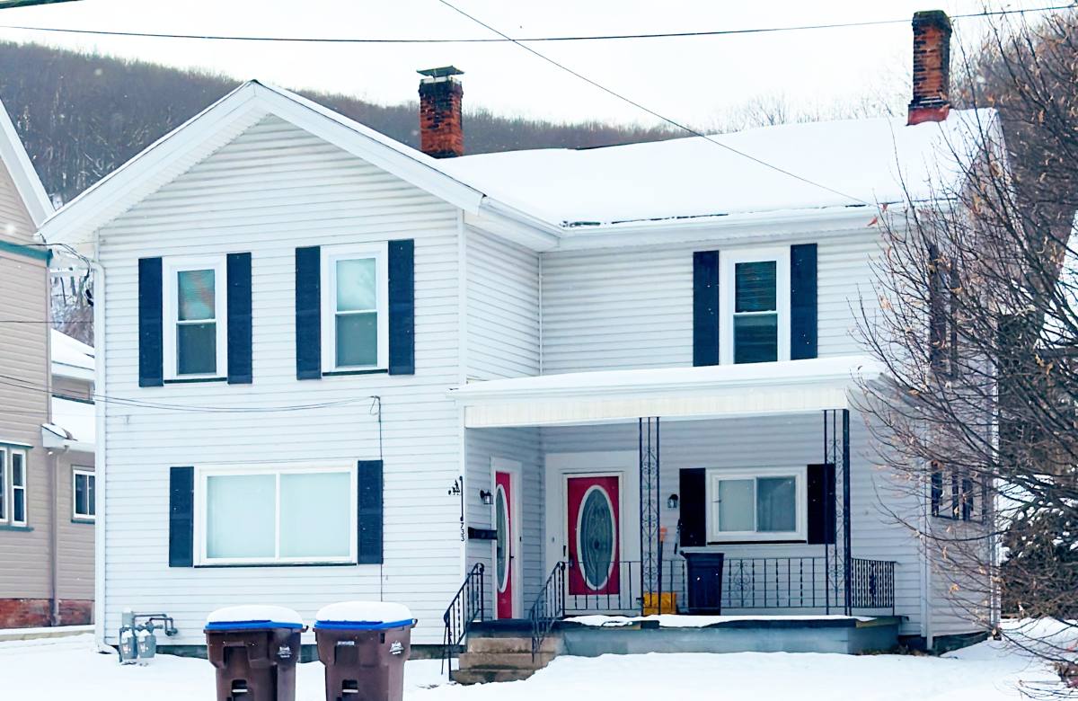 Apartment for rent at 733 Liberty St, Franklin, PA 16323