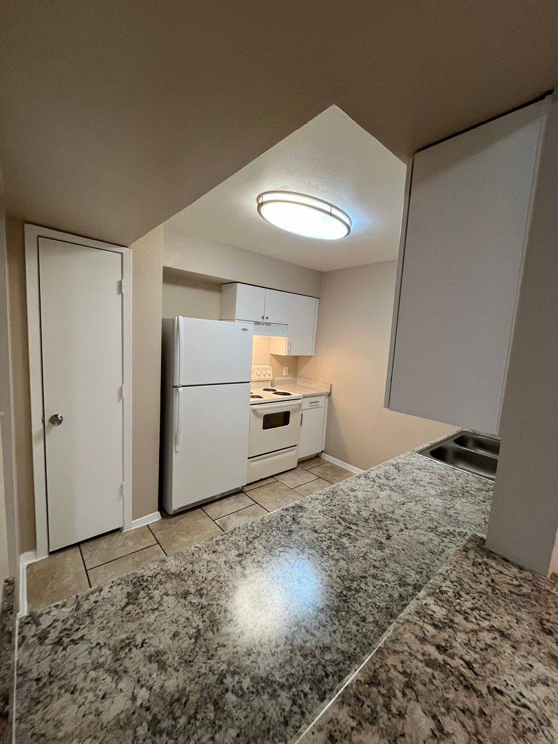 Spanish Ridge, 8039 Chariot Dr, Dallas, TX 75227 - Apartment for Rent - Image 6