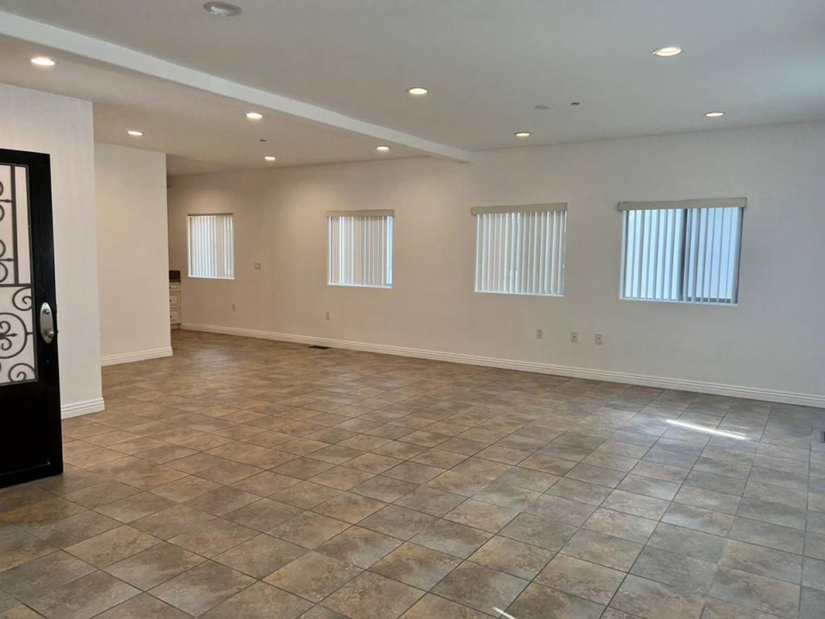 Apartment for rent at 1109 Lapeer, Los Angeles, CA 90035