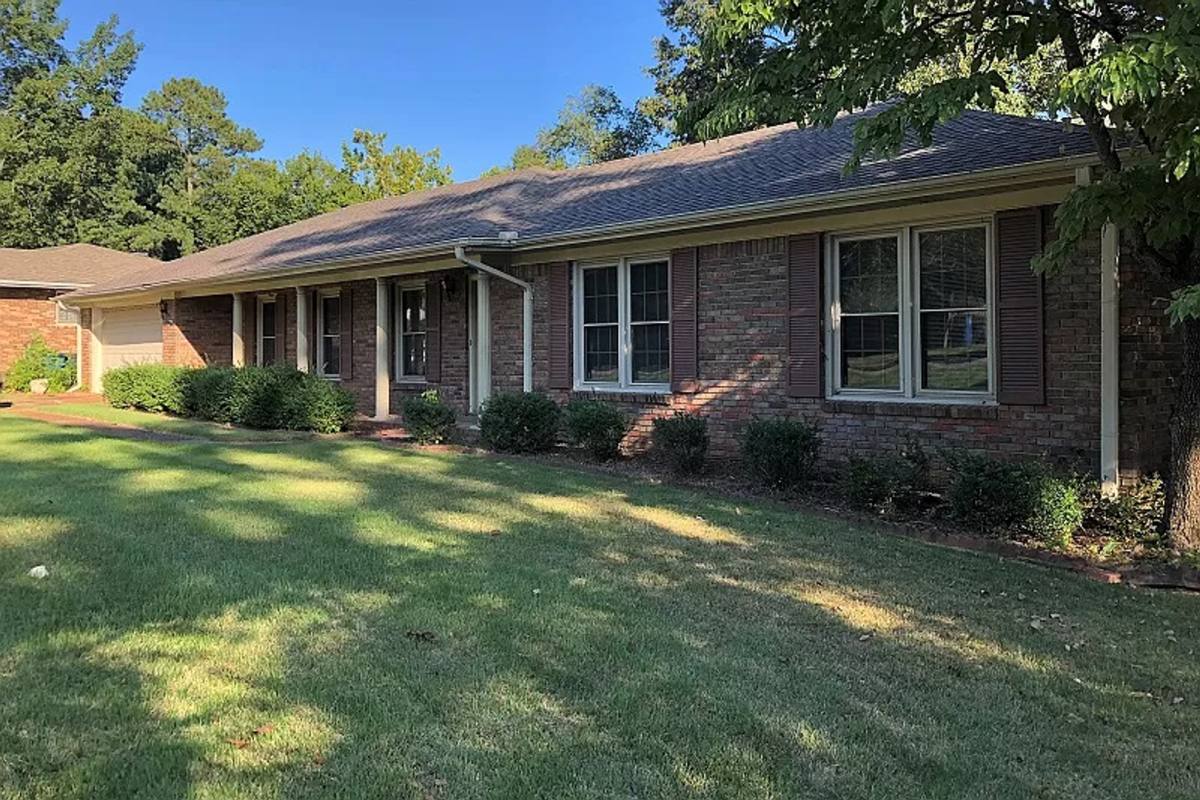 House for rent at 402 Robin Hood Dr, Florence, AL 35630
