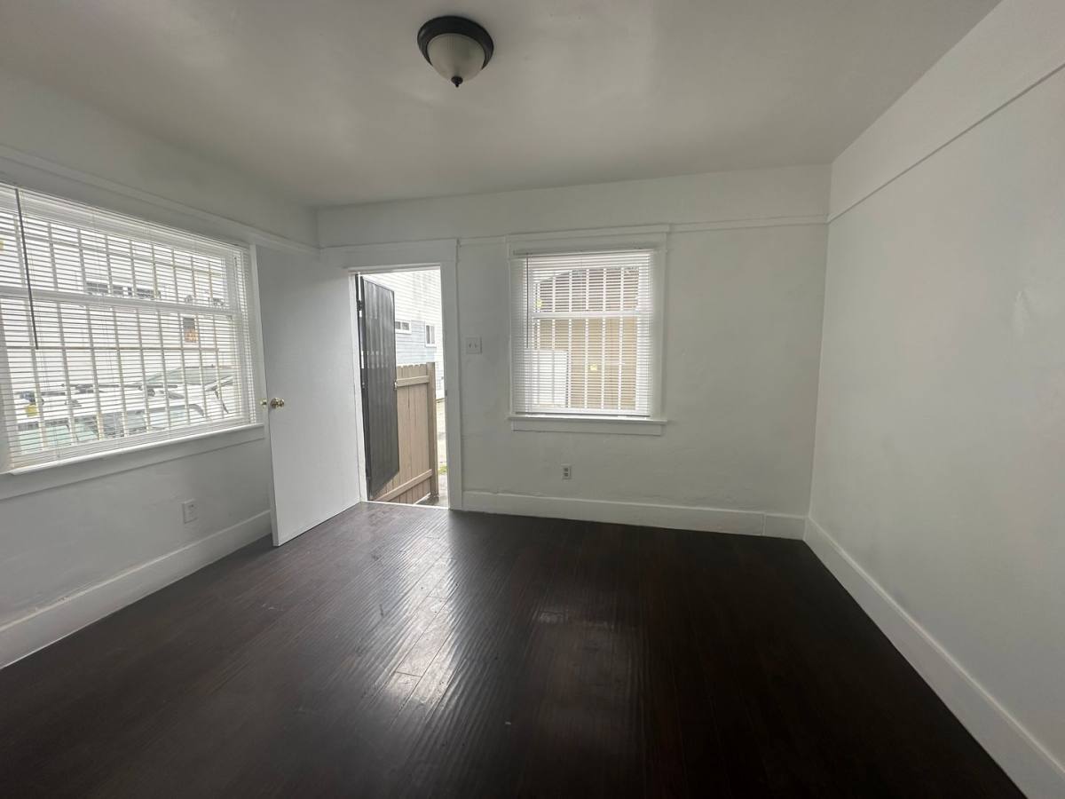 Apartment for rent at 817-825 Magnolia Ave, Long Beach, CA 90813