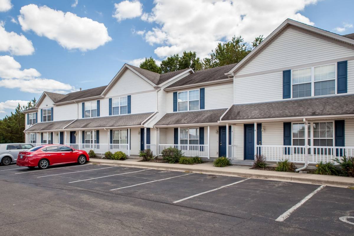 Apartment for rent at 701 Fotis Dr, Dekalb, IL 60115