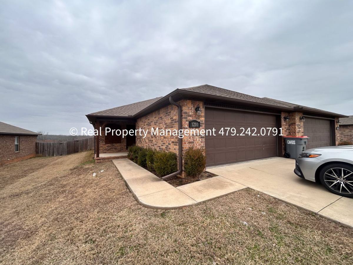 House for rent at 1210 Springhill Rd #B, Barling, AR 72923