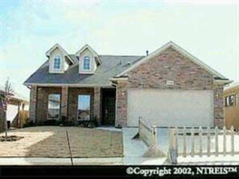 House for rent at 2724 Bull Shoals Dr, Fort Worth, TX 76131