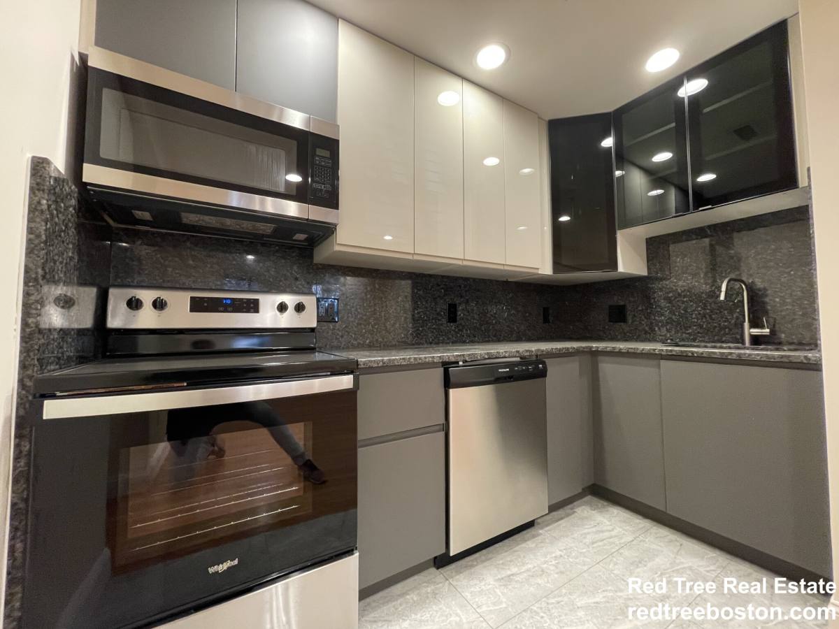 Apartment for rent at 1801 Beacon St #1, Brookline, MA 02445