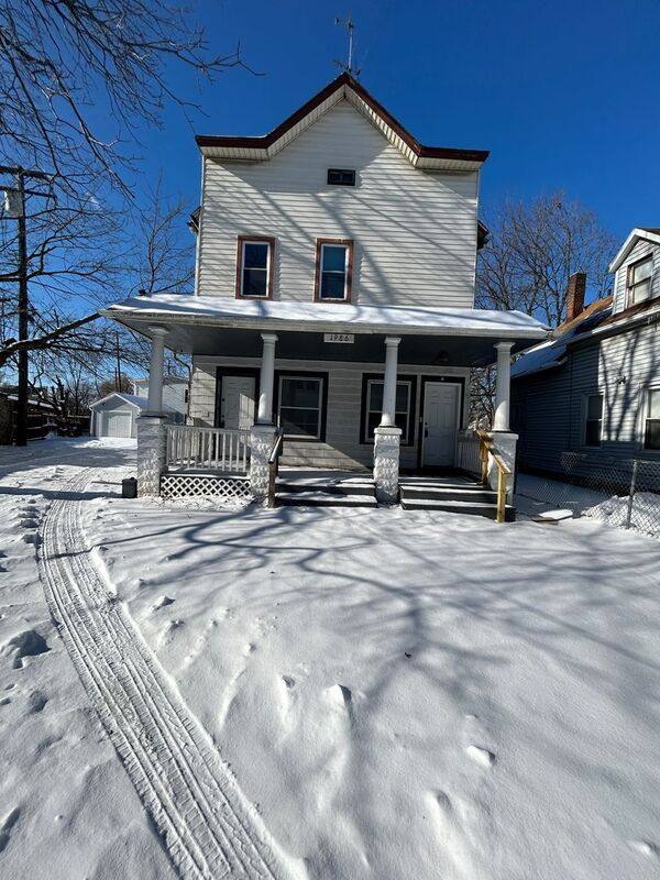 Apartment for rent at 1986 W 54 St #2, Cleveland, OH 44102
