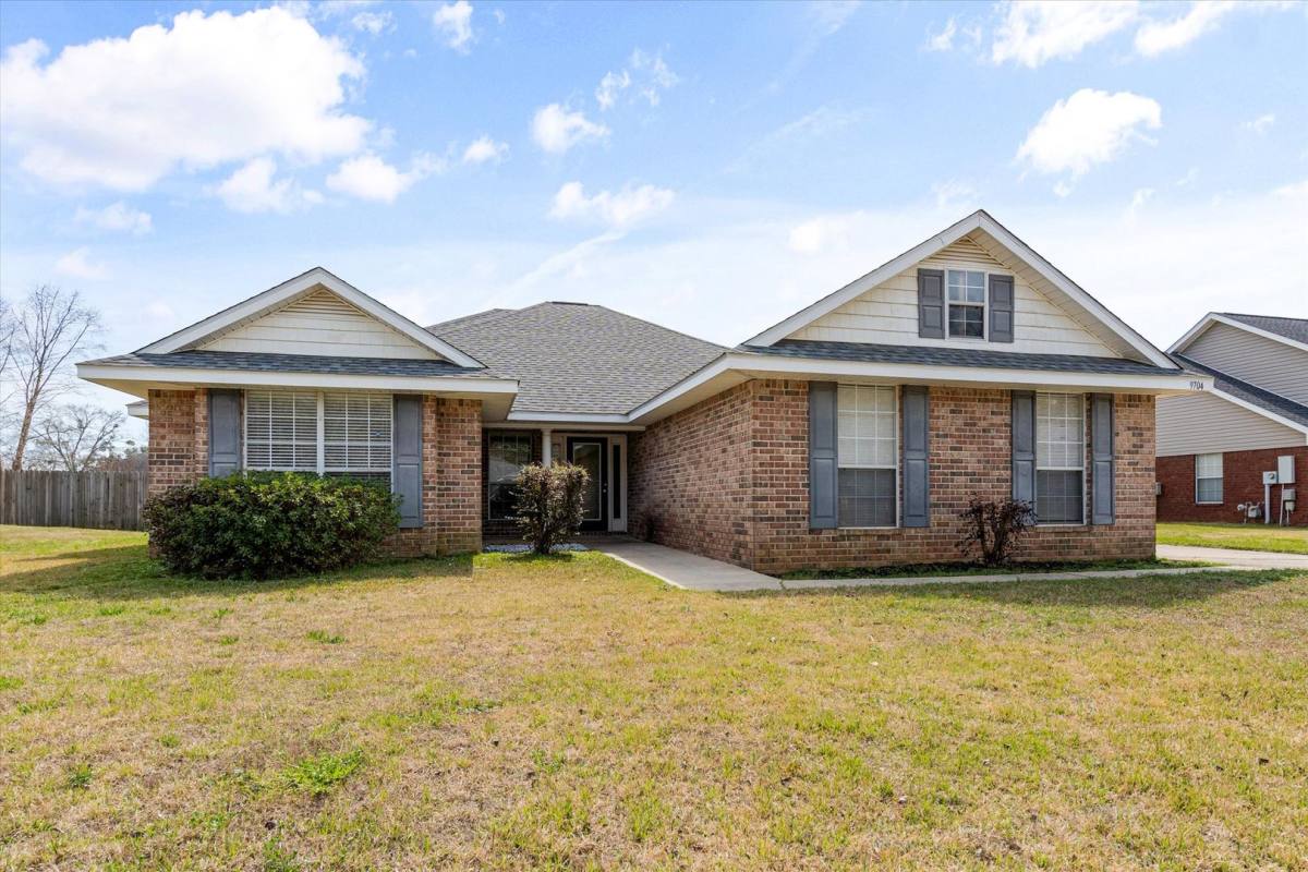 House for rent at 9704 Chariot Ave, Fairhope, AL 36532