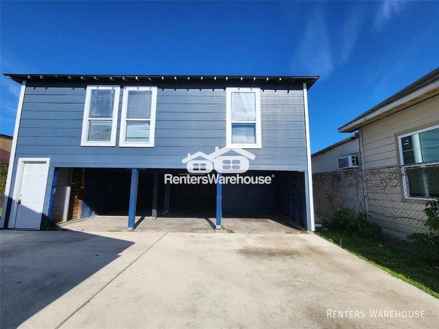 House for rent at 6915 1 2 Ave #L, Houston, TX 77011
