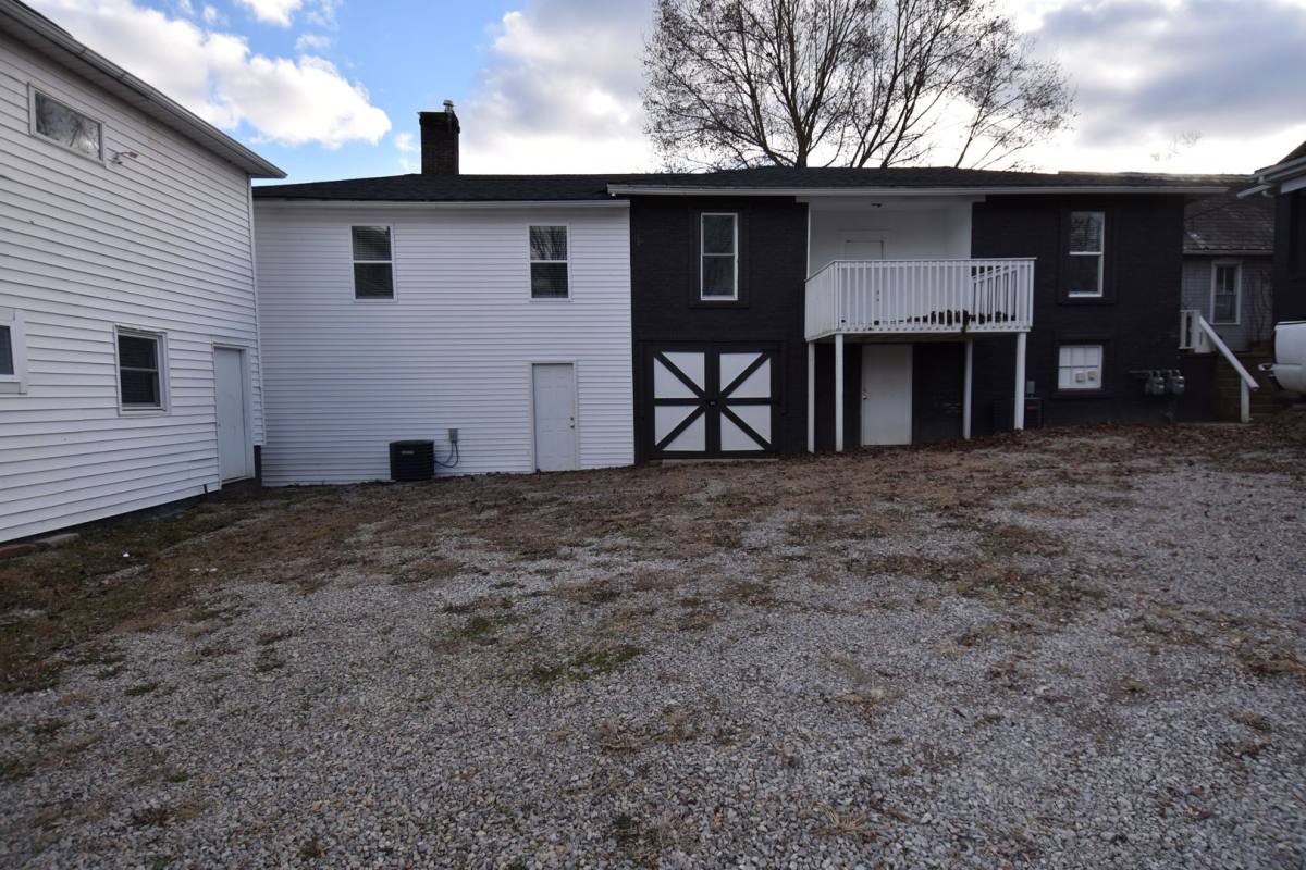Apartment for rent at 15-17 5th St, Roseville, OH 43777