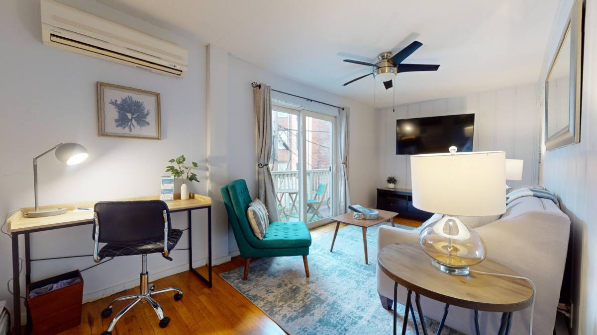 Apartment for rent at 282 Washington St #2, Brookline, MA 02445