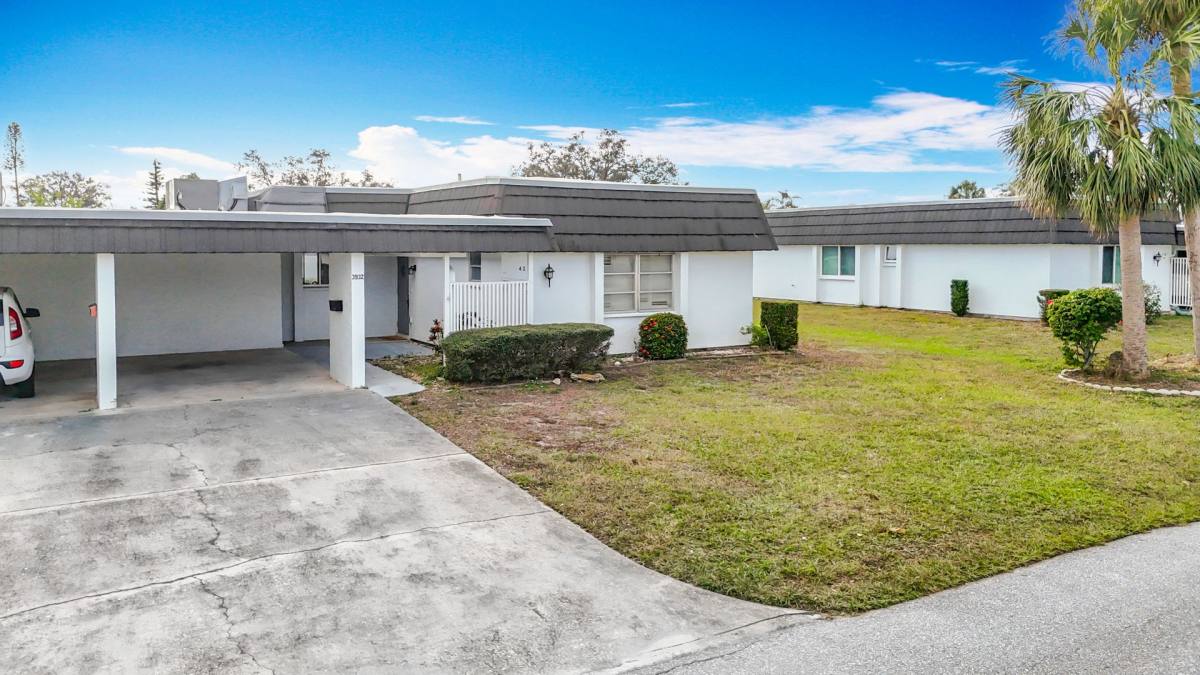Apartment for rent at 3932 Ashwood Lane, Sarasota, FL 34232