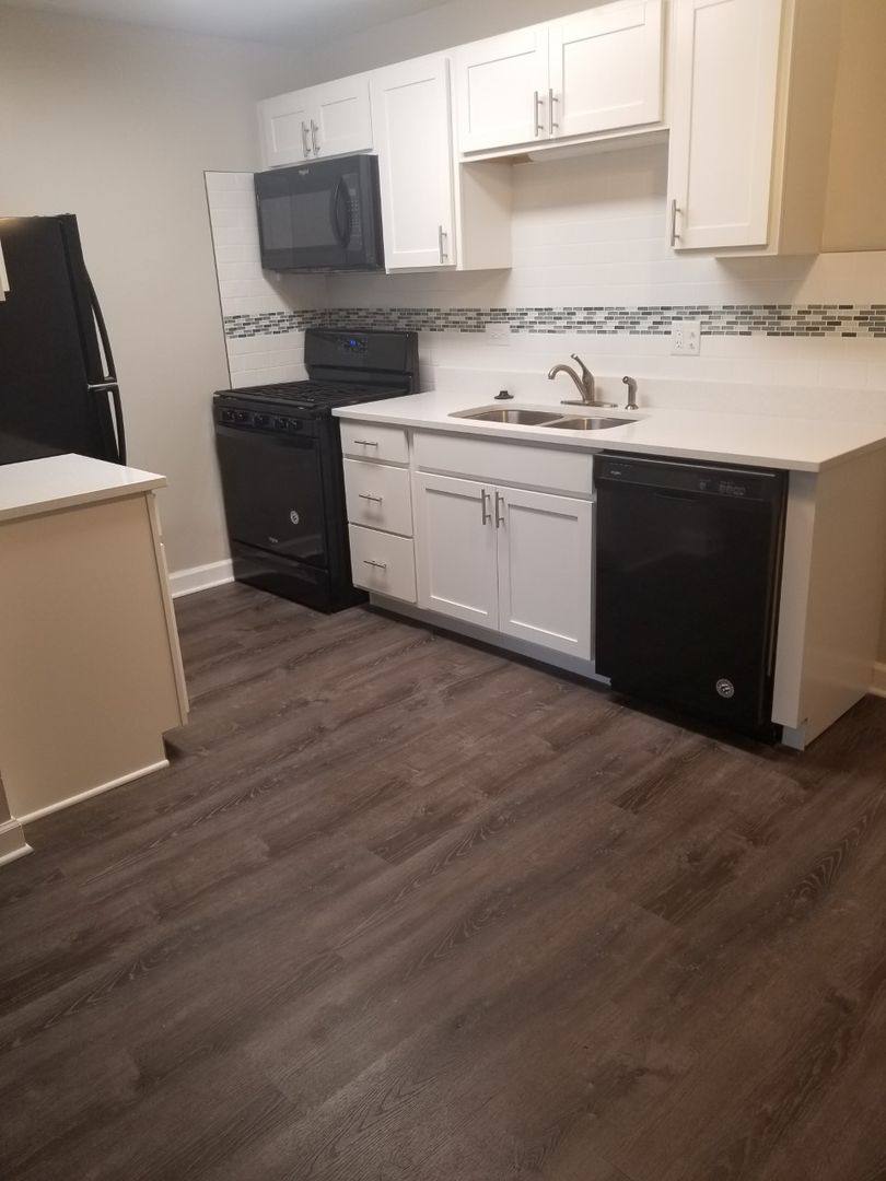 Apartment for rent at 985 Grand Canyon Parkway, Hoffman Estates, IL 60169