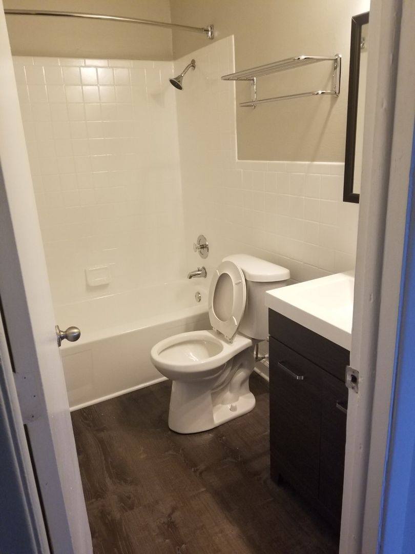 Apartment for rent at 985 Grand Canyon Parkway, Hoffman Estates, IL 60169