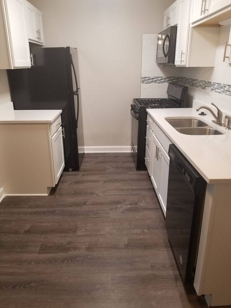 Apartment for rent at 985 Grand Canyon Parkway, Hoffman Estates, IL 60169
