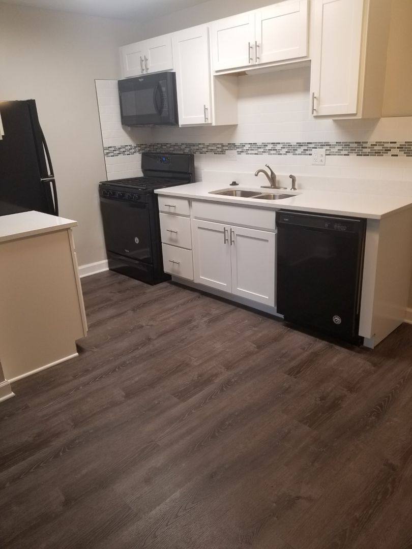 Apartment for rent at 985 Grand Canyon Parkway, Hoffman Estates, IL 60169